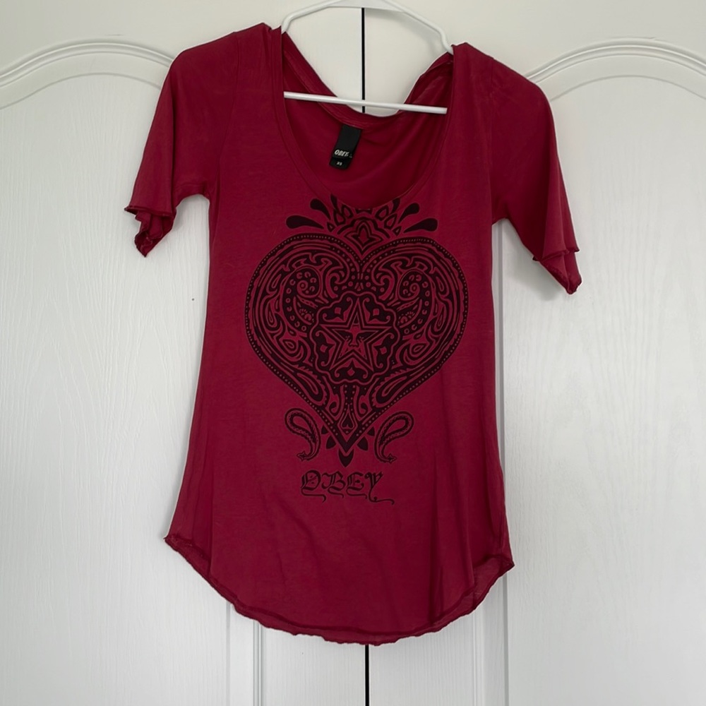 Red obey top
